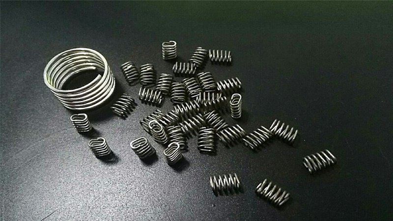 不銹鋼小彈簧